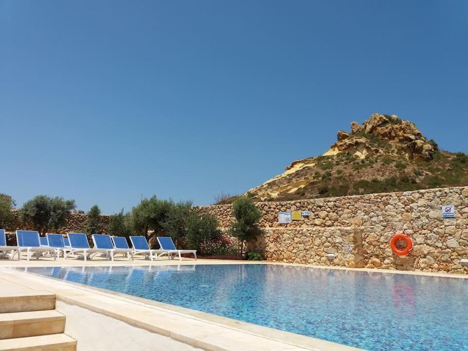 Dreams Of Holiday. Apartment With Pool Марсалфорн Экстерьер фото